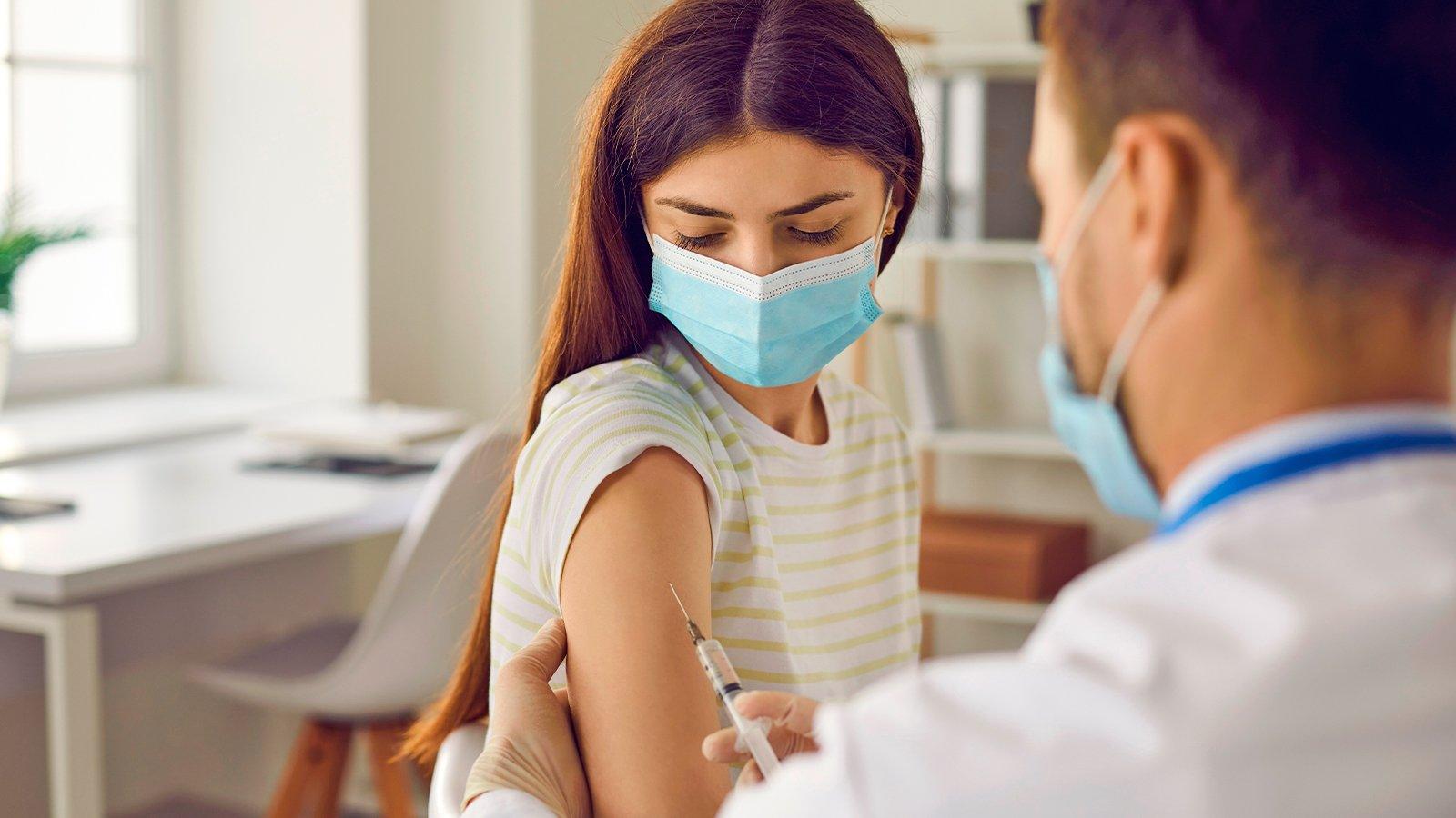 Saúde inicia 4ª dose em pessoas com idade a partir de 25 anos na quinta-feira, 13 de outubro