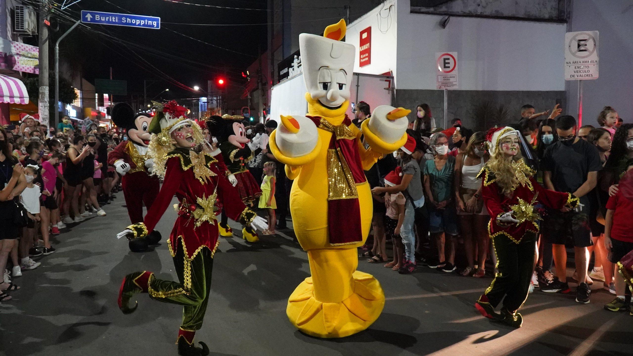 Parada de Natal abre programação da primeira semana do Natal Encantado