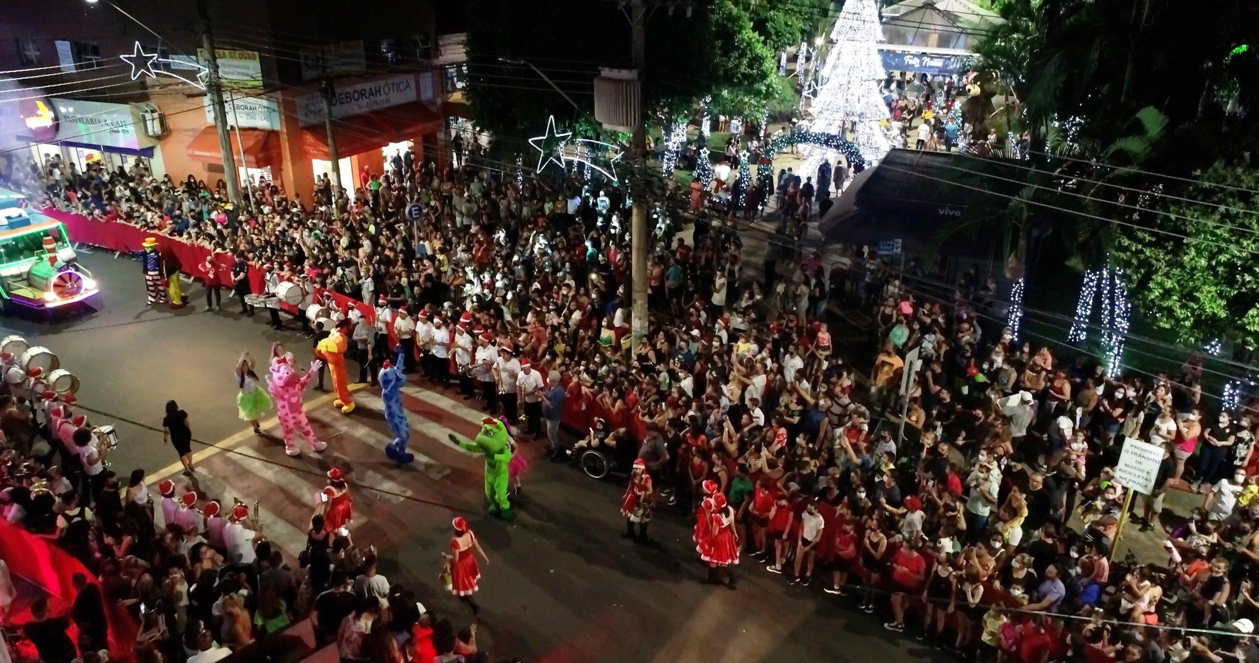 Parada de Natal no Recanto dá start para a programação do Natal Encantado 2022