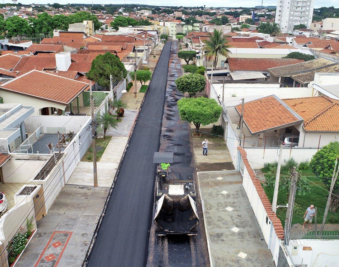 Recapeamento avança e nova sinalização é iniciada