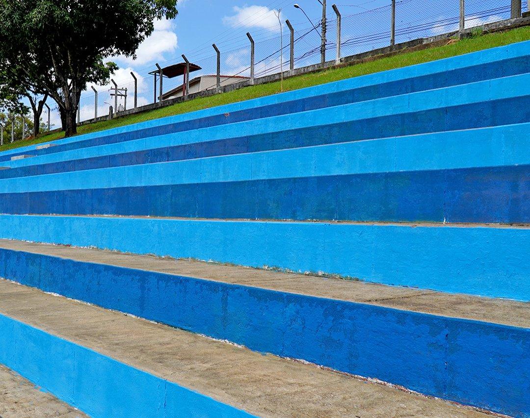 Arquibancada, campo de futebol e vestiários do Cerep recebem manutenção