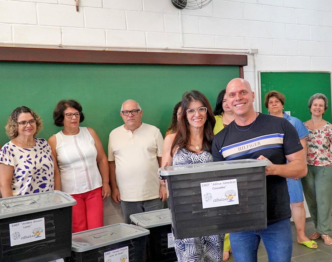 Escolas recebem Kit Ciências da Natureza para desenvolver habilidades com os estudantes da rede municipal