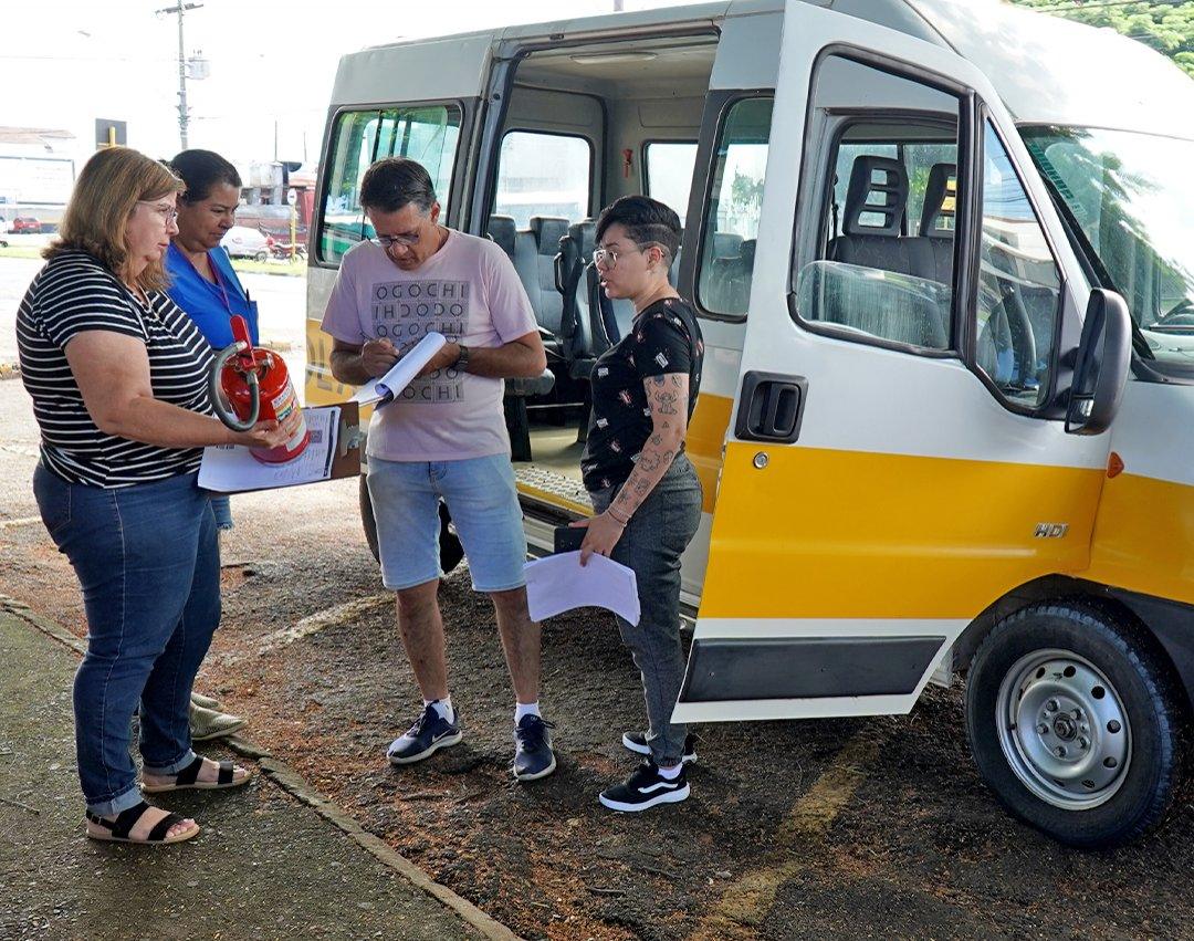 Segurança: vans e ônibus de transporte escolar passam por vistoria
