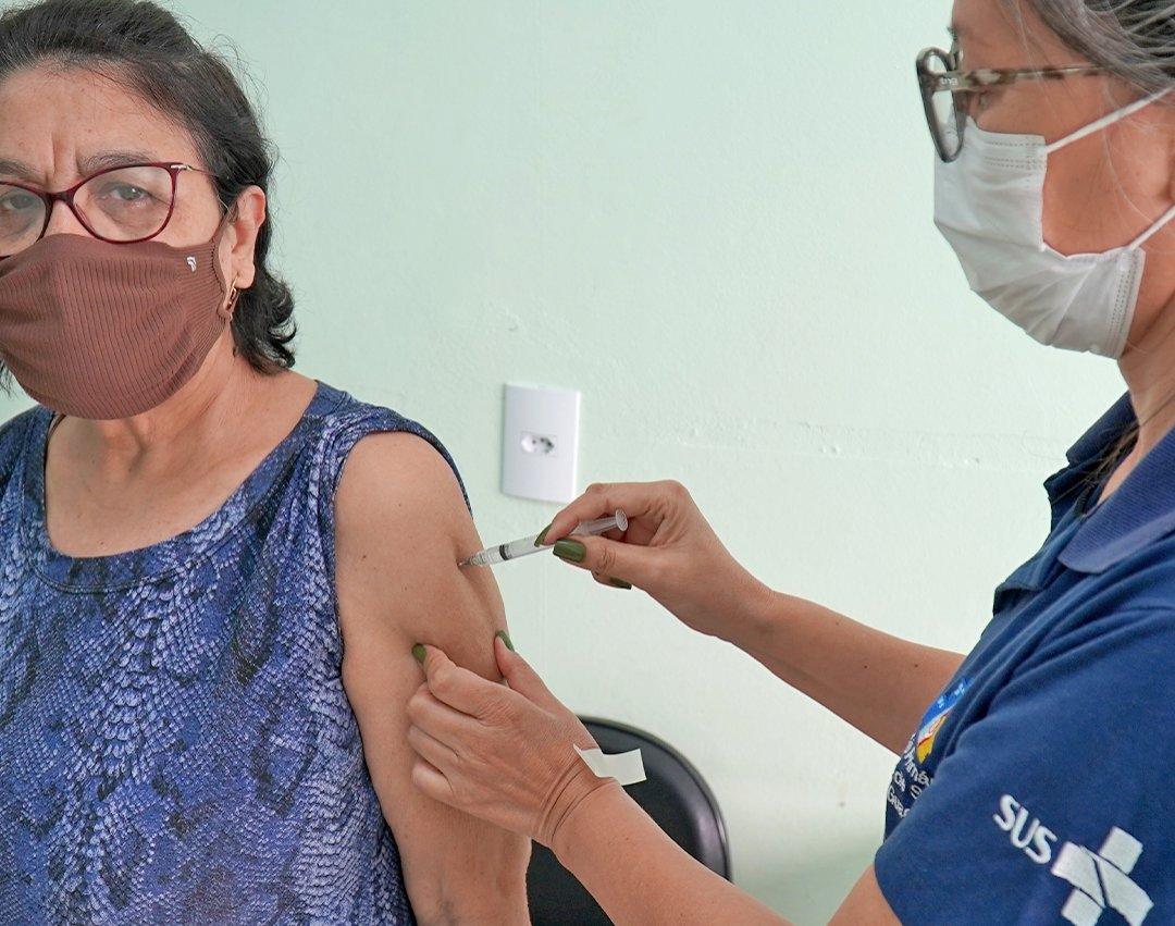 Mogi Guaçu aplica 3,5 mil doses de vacinas contra a gripe no primeiro dia de imunização