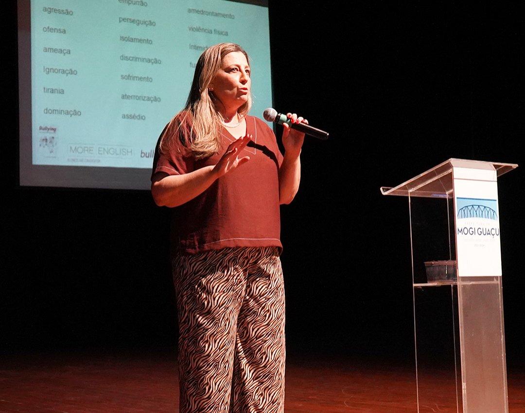 Palestra sobre bullying é direcionada aos profissionais da Secretaria Municipal de Educação