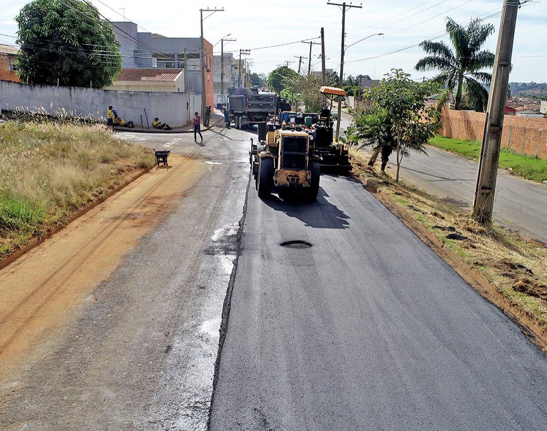 Prefeitura inicia recapeamento asfáltico em vias do Parque dos Eucaliptos
