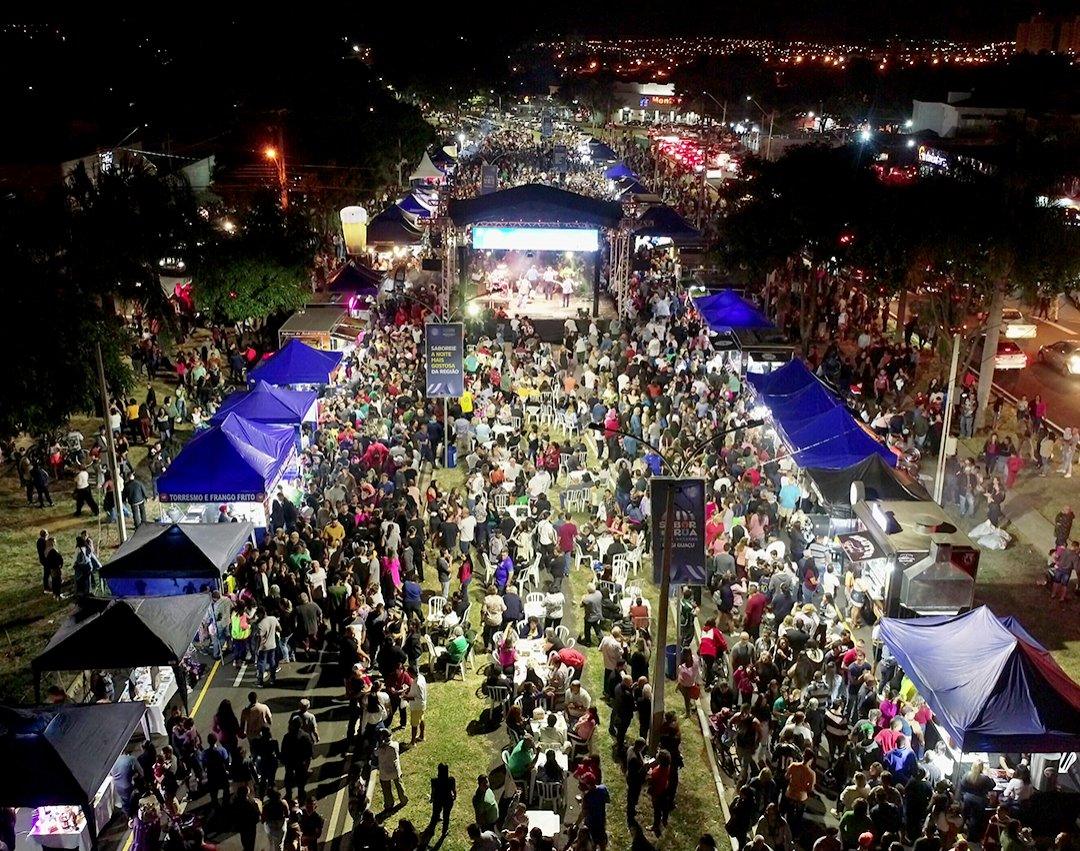 Feira Noturna de Mogi Guaçu é sucesso de público na Avenida Alíbio Caveanha