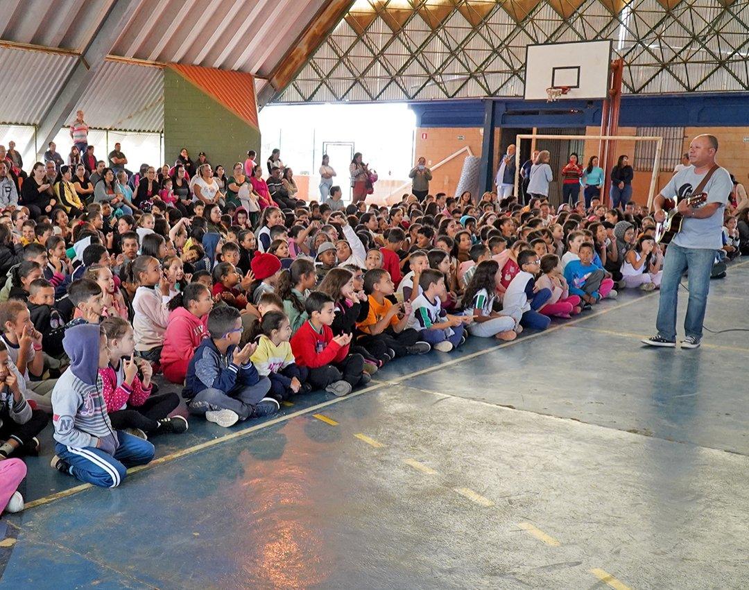 Musicalização: alunos do CAIC realizam apresentações musicais em parceria com a Corporação Marcos Vedovello