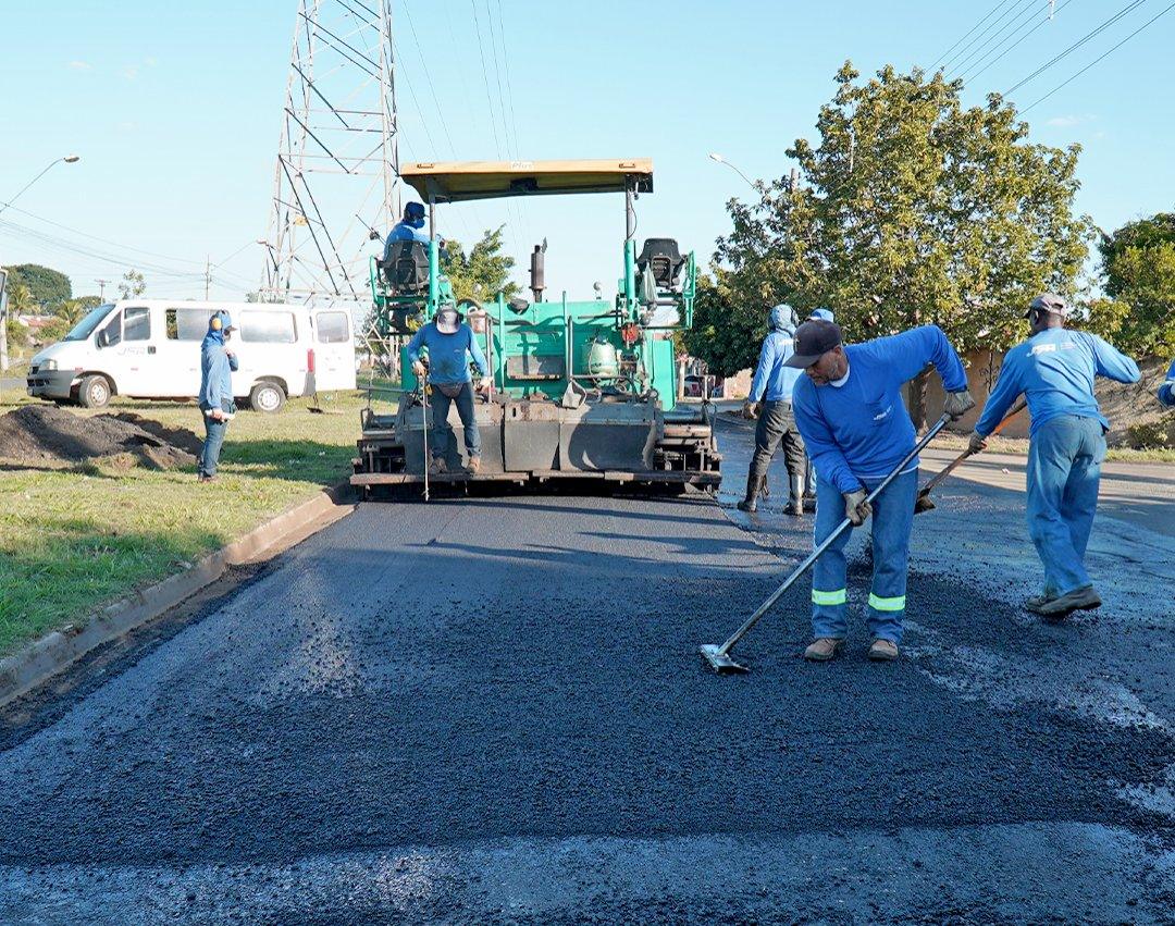 Trecho da Avenida das Torres recebe serviços de recapeamento asfáltico