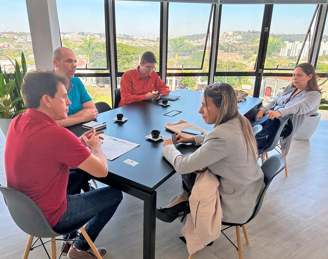 Secretária do Programa Cidade Legal participa de reunião em Mogi Guaçu sobre regularização fundiária