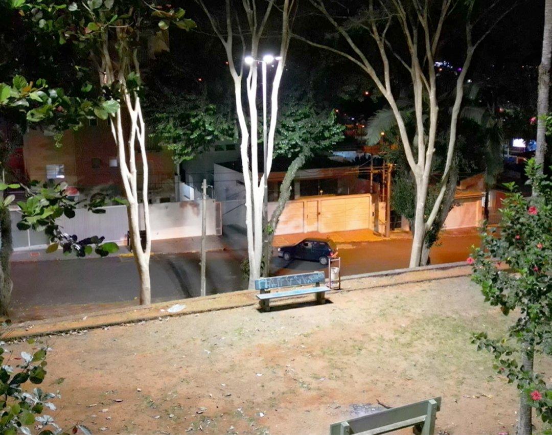 Praça Brasília, no Jardim Bela Vista, recebe limpeza e novas luminárias de tecnologia LED