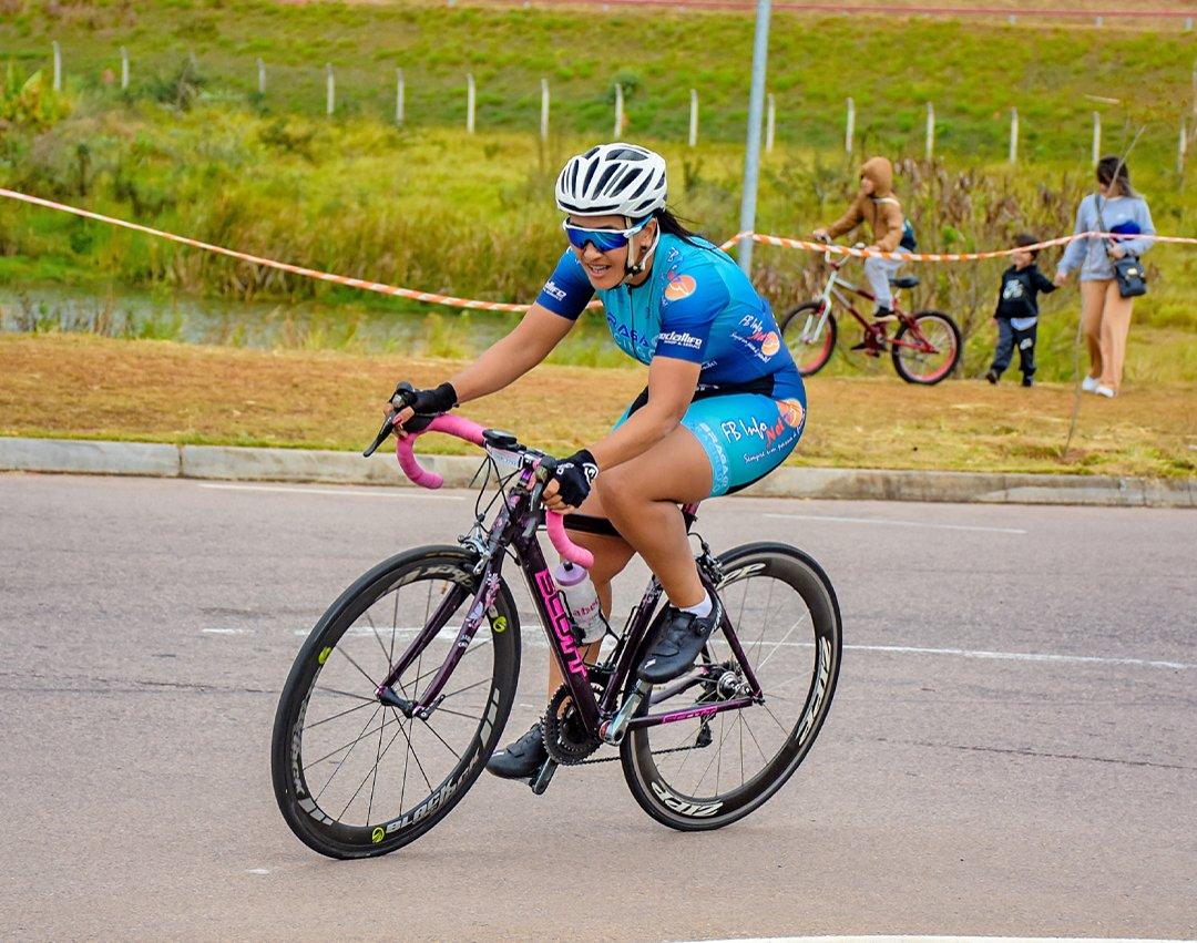 Atletas da equipe de ciclismo participam de campeonato na cidade de Palmas, capital do Tocantins