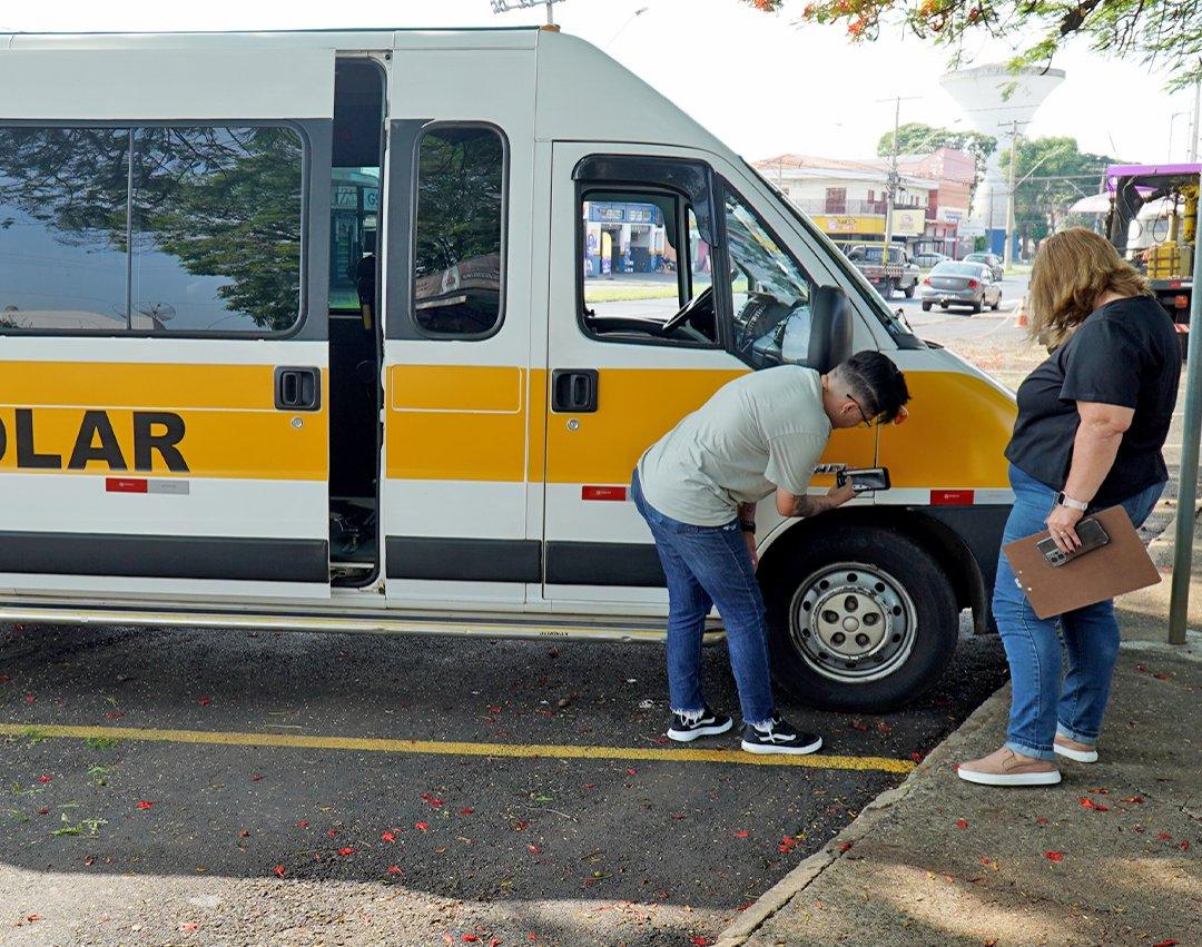 Educação promove mais uma vistoria em vans que realizam transporte escolar