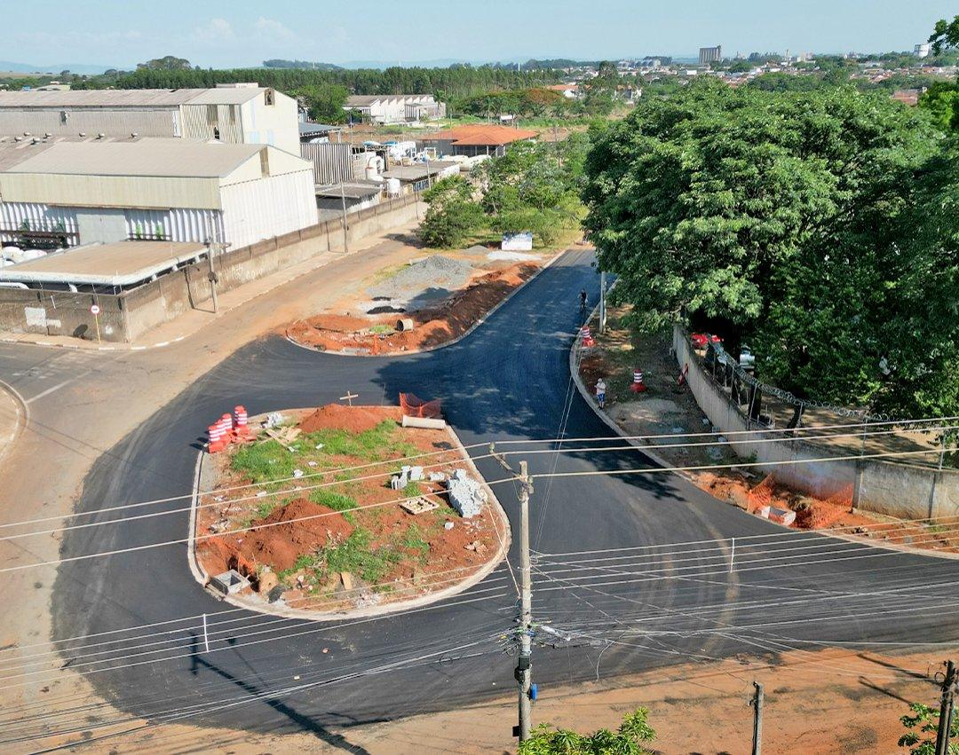 Avenida Honório Orlando Martini recebe serviços de pavimentação asfáltica e ganha nova rotatória
