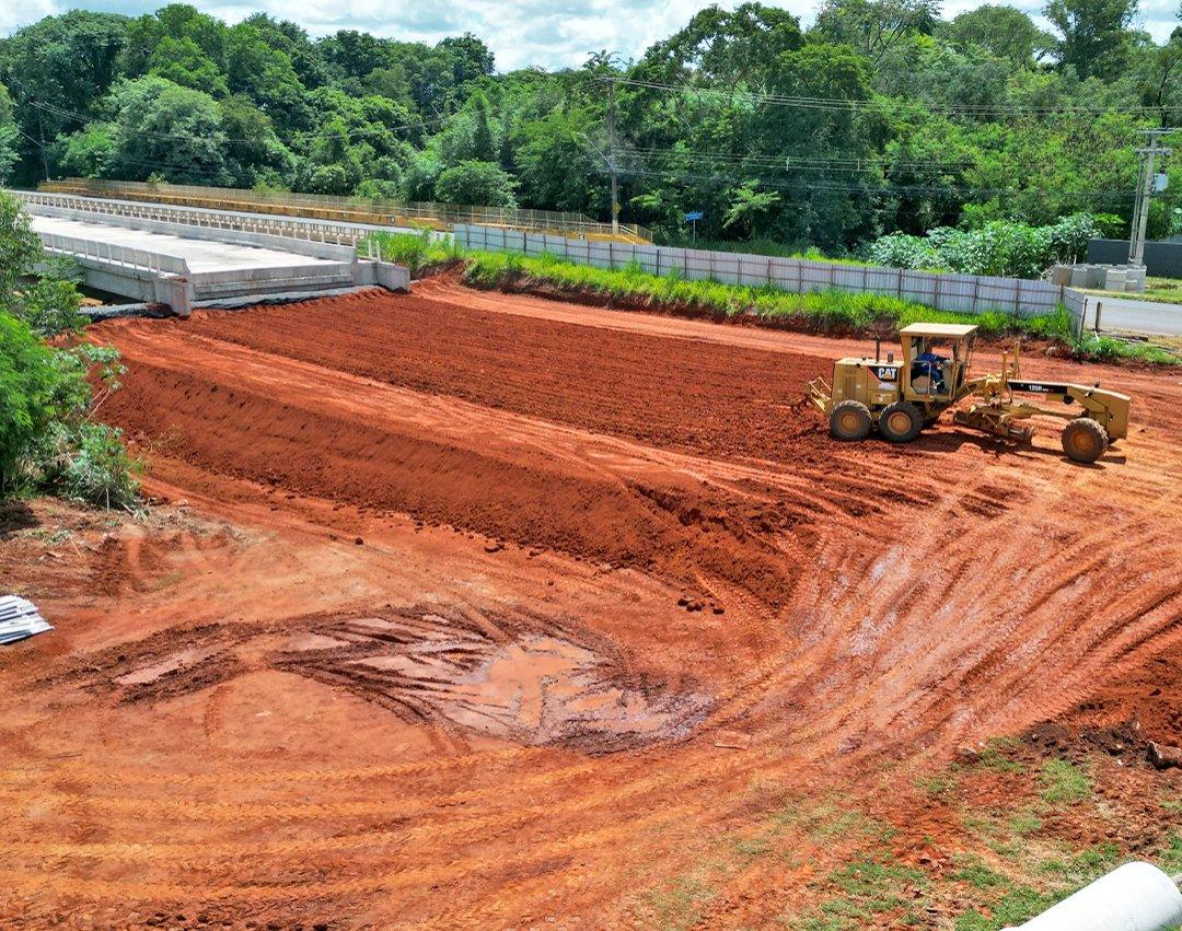 Obra das cabeceiras da nova ponte da Avenida Brasil entra na fase de elevação para atingir a altura da laje de transição