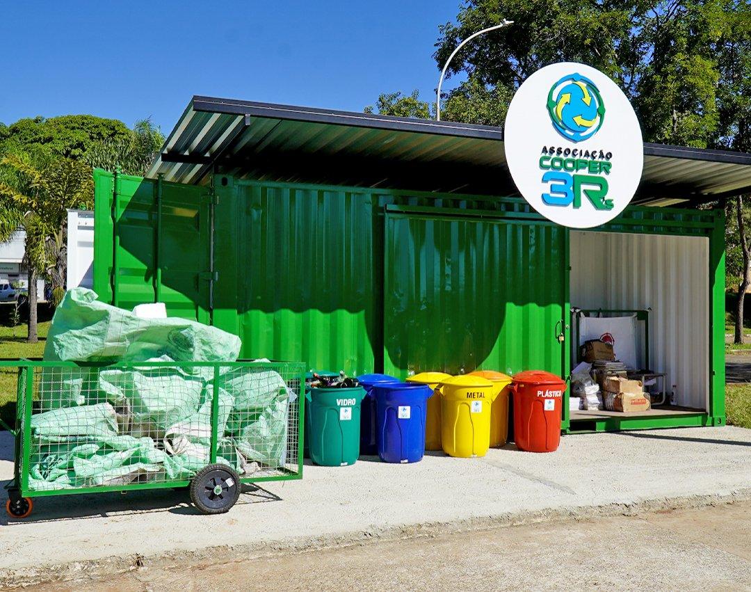 Conscientização: container para o descarte de materiais recicláveis é de entrega voluntária assistida