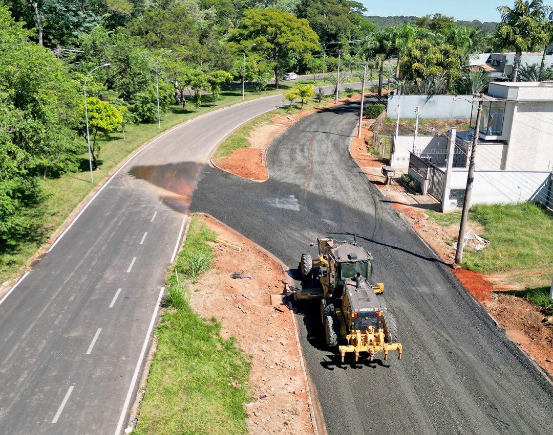 Rua José Bueno Ávila começa a receber pavimentação e via ganha nova alça de acesso
