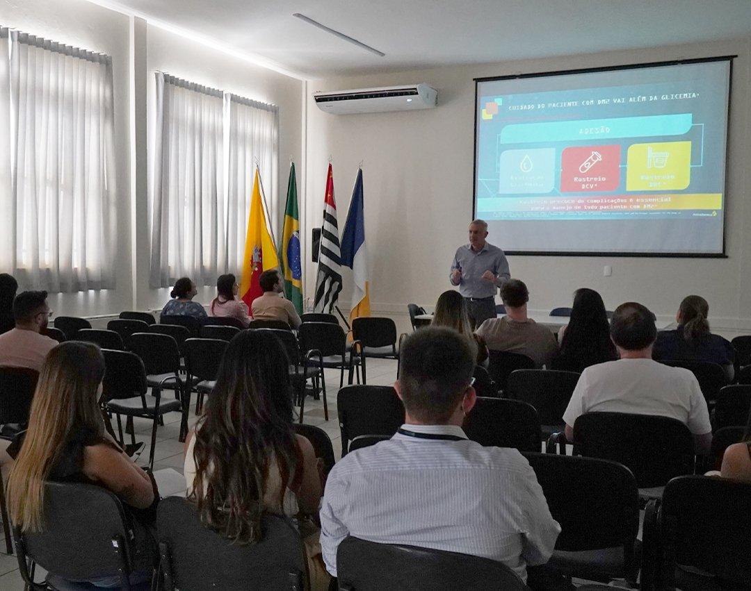 Médicos da atenção básica participam de capacitação com o tema medicações que reduzem hospitalização e mortalidade