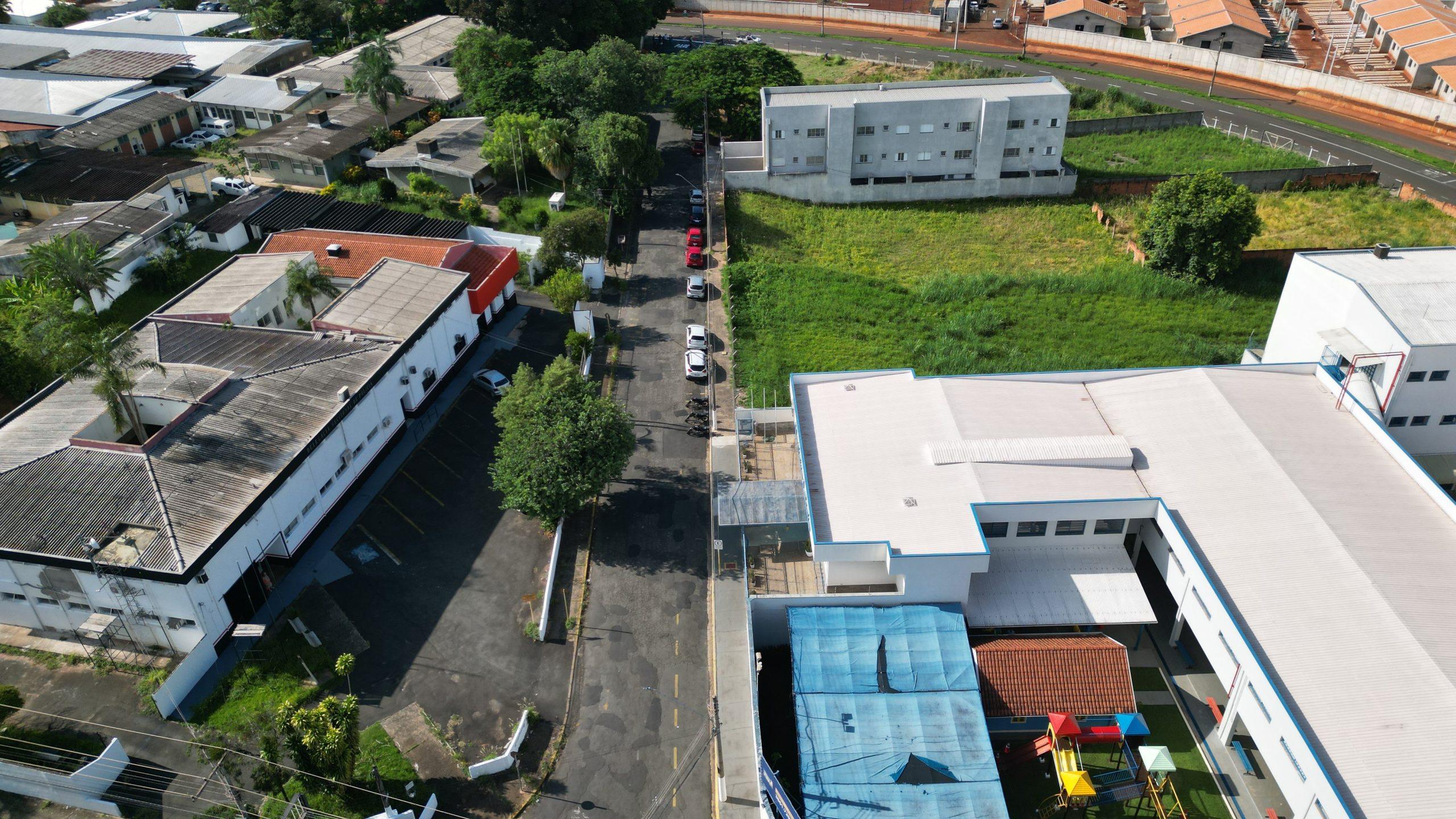 Por segurança de estudantes, Departamento de Trânsito adota mão única na Rua Afonso Pessini, no Imóvel Pedregulhal