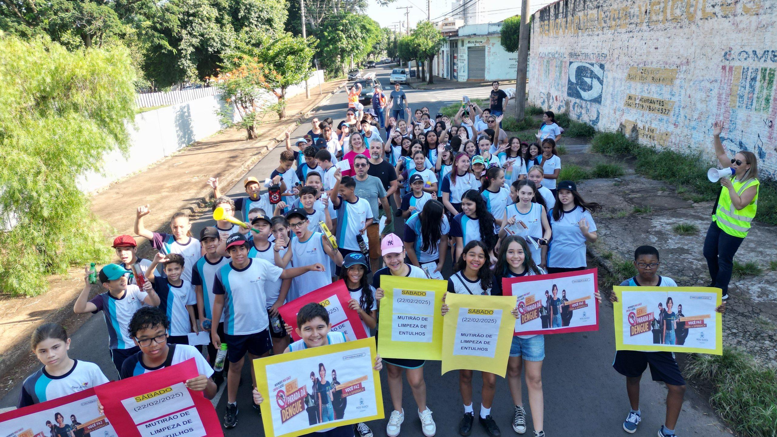 Combate à dengue: escolas da rede municipal promovem caminhadas para chamar atenção da comunidade