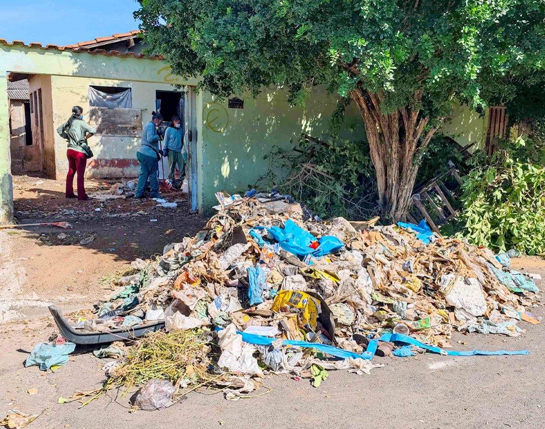 Imóvel no Jardim Fantinato é limpo após notificação e multa ao proprietário 