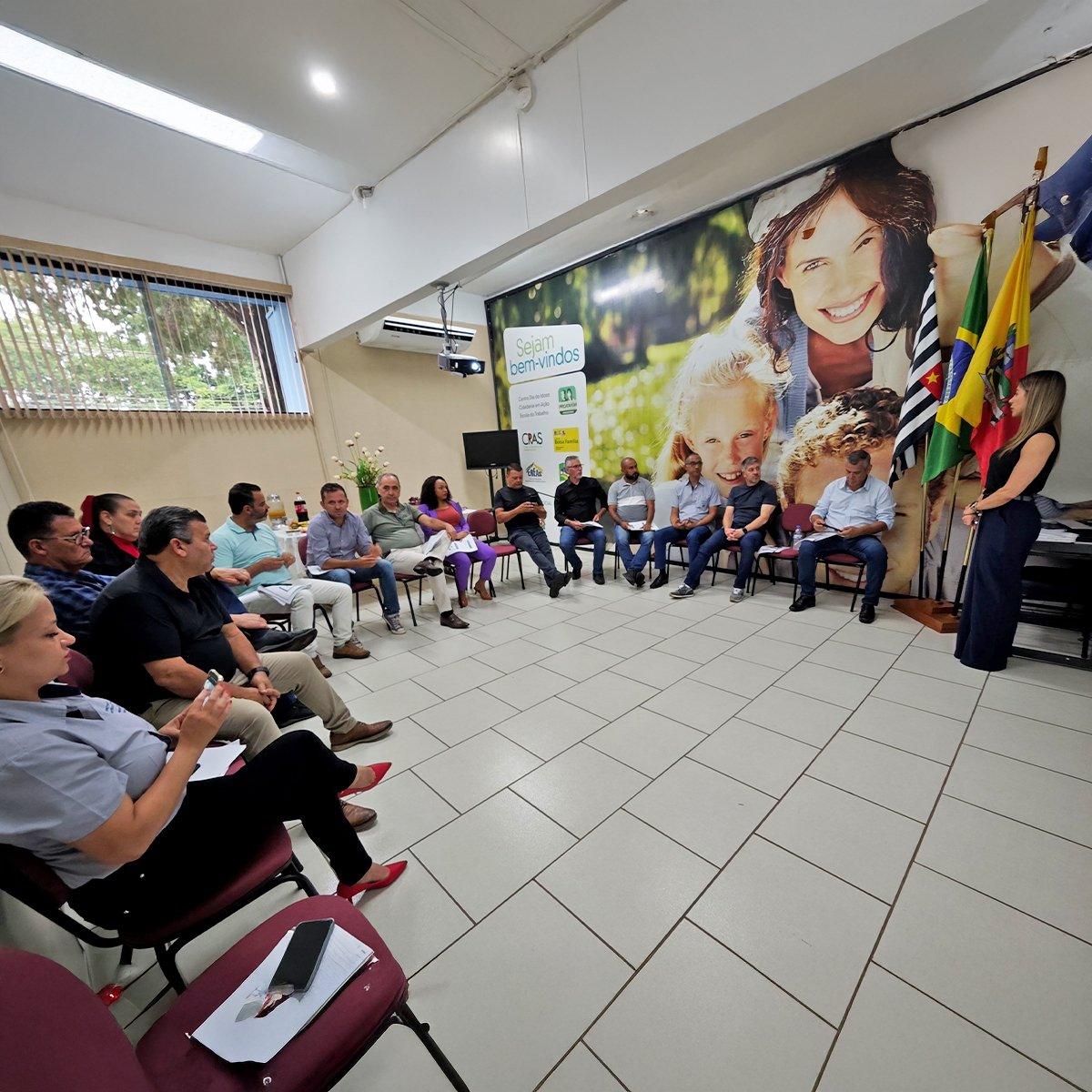 Secretaria de Assistência Social apresenta projetos para prefeito, vice e vereadores 