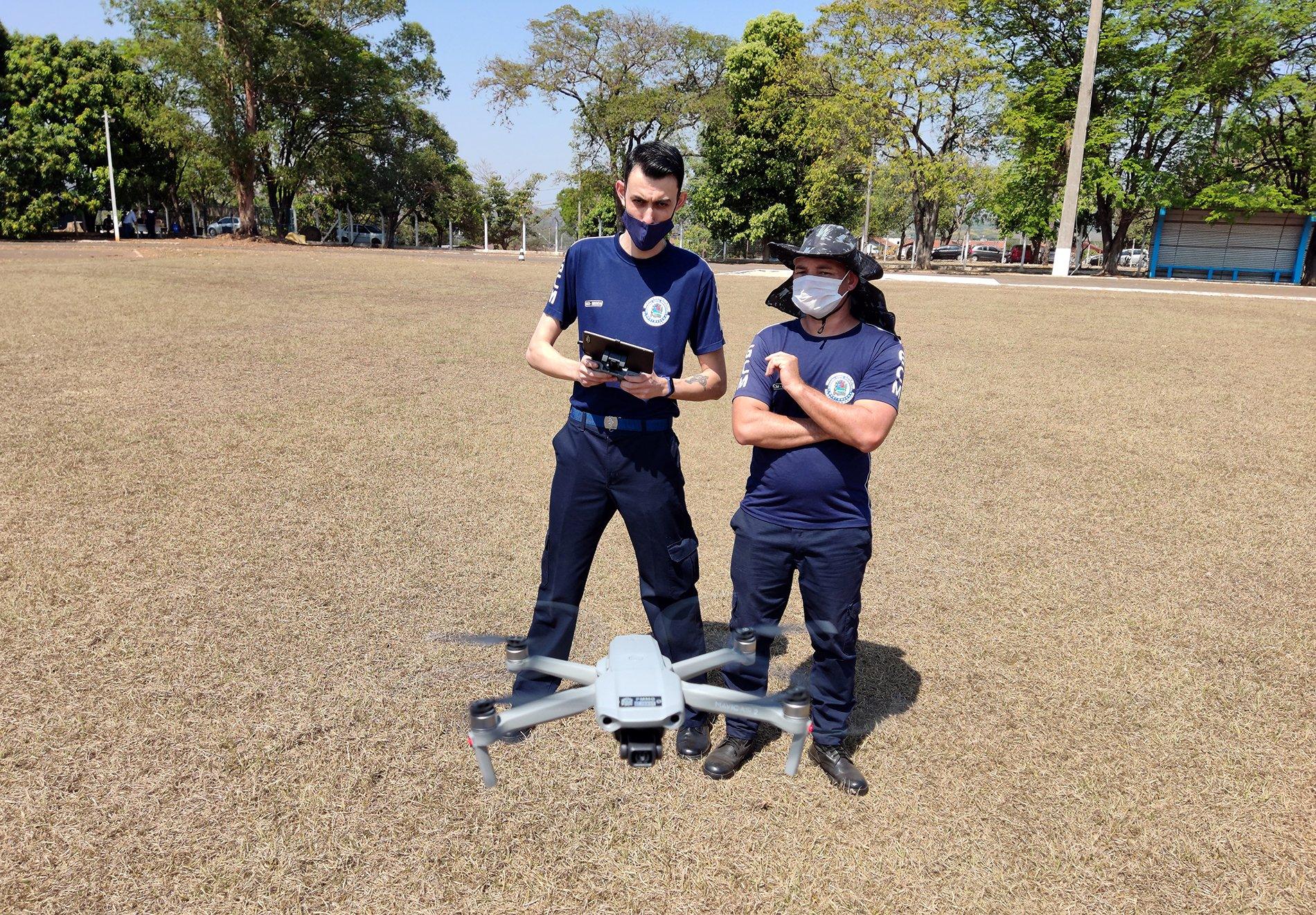 Guardas civis passam por curso de qualificação para manuseio de drone