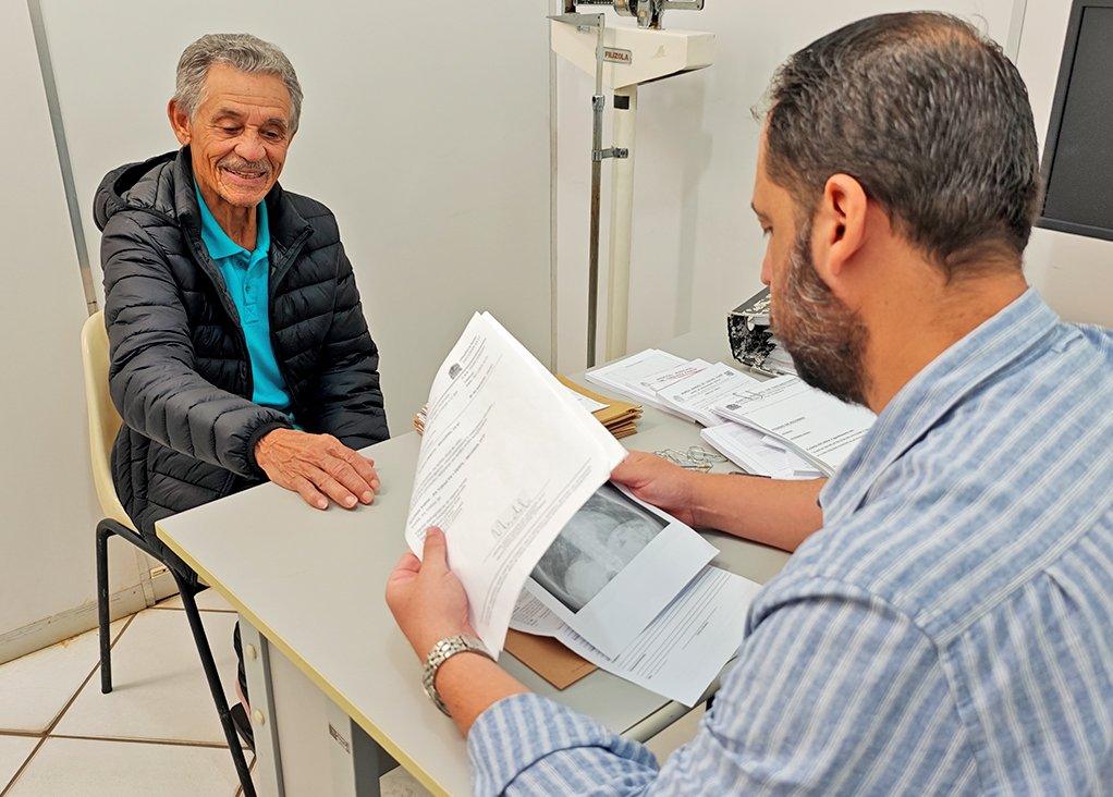 Mutirão de consulta ortopédica atende 64 pacientes dos 100 agendados
