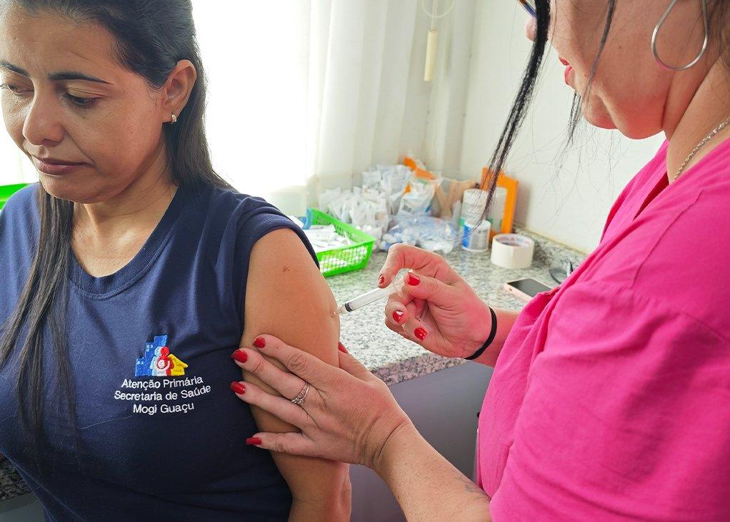 Mogi Guaçu inicia vacinação contra dengue para profissionais da Atenção Primária à Saúde