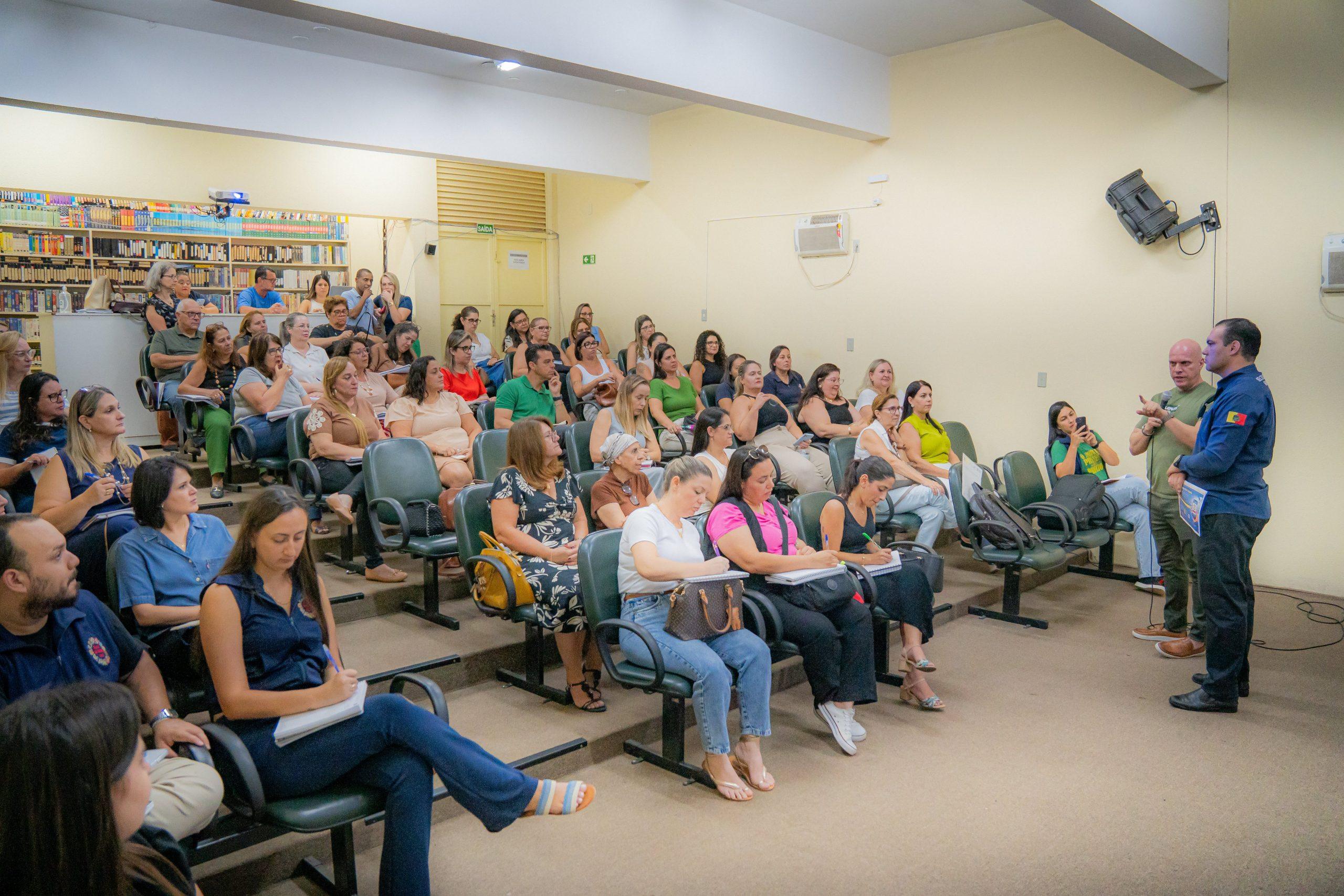 Educação e Segurança promovem encontro com equipes gestoras para atualizar protocolos do botão de emergência