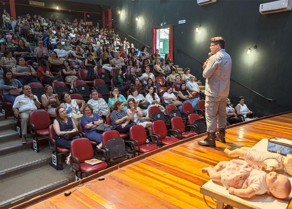 Educação promove curso de primeiros socorros para profissionais da rede municipal