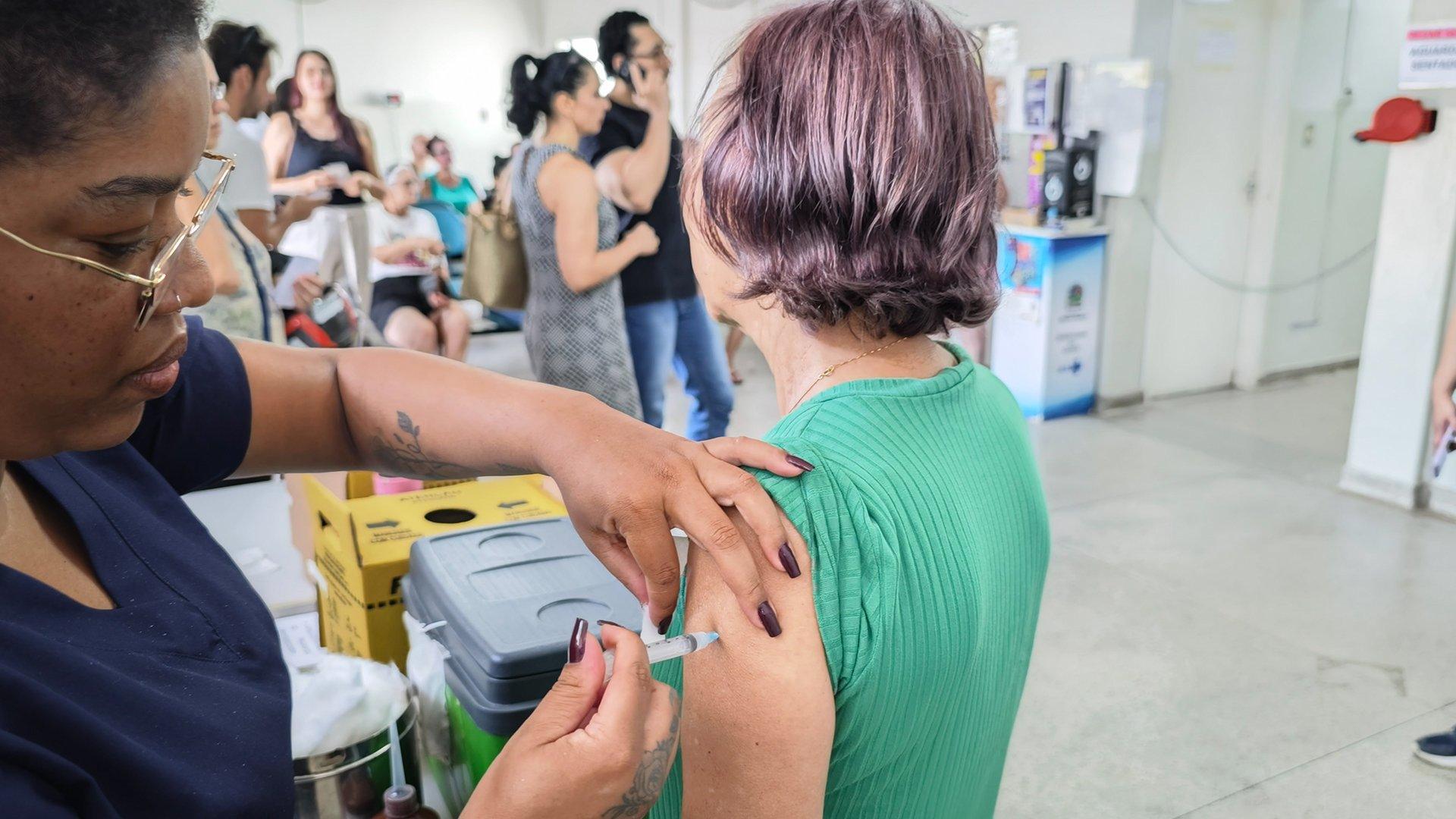 Saúde amplia horário de vacinação nas unidades do Zaniboni II e do Ypê II