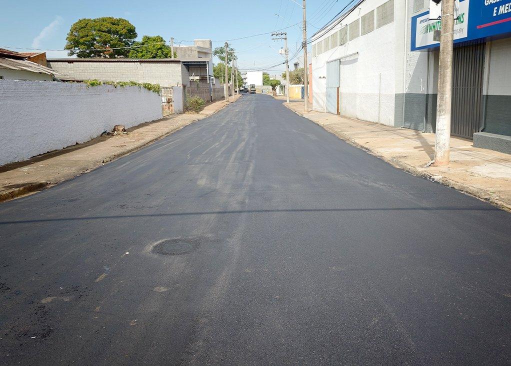 Vias do Imóvel Pedregulhal recebem recapeamento asfáltico