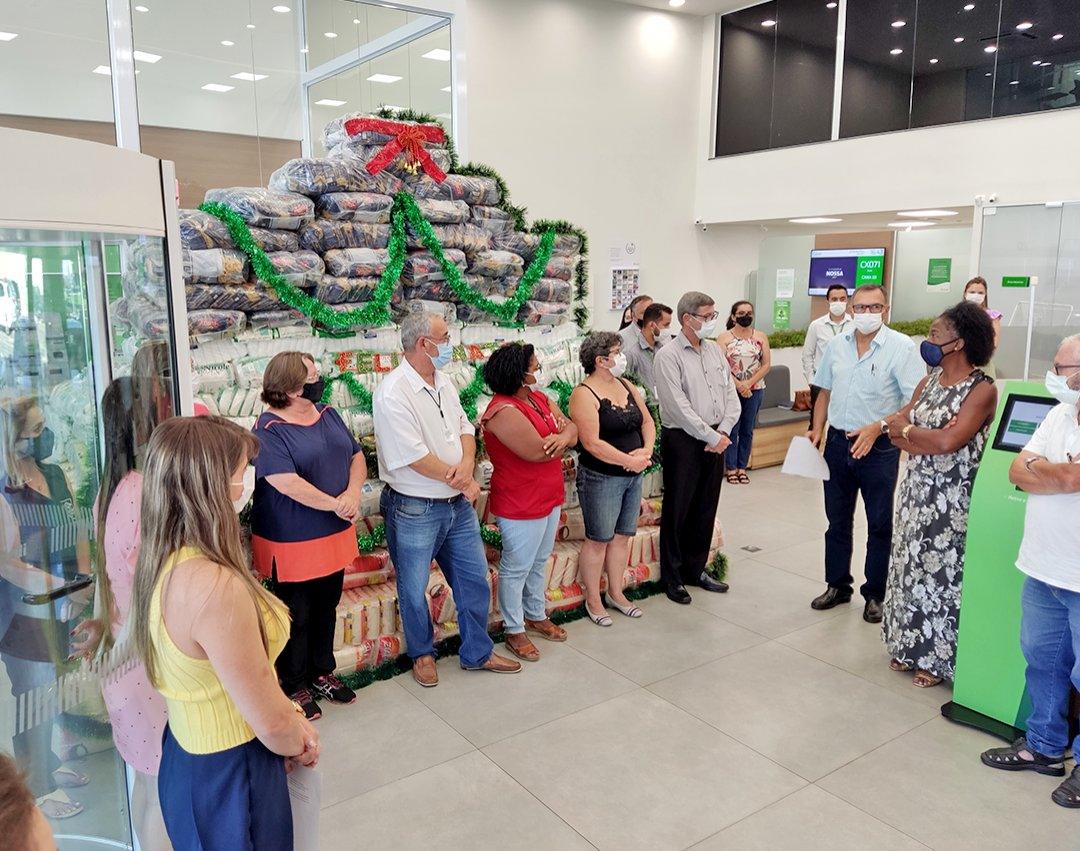 Árvore Solidária arrecada mais de 10 toneladas de alimentos