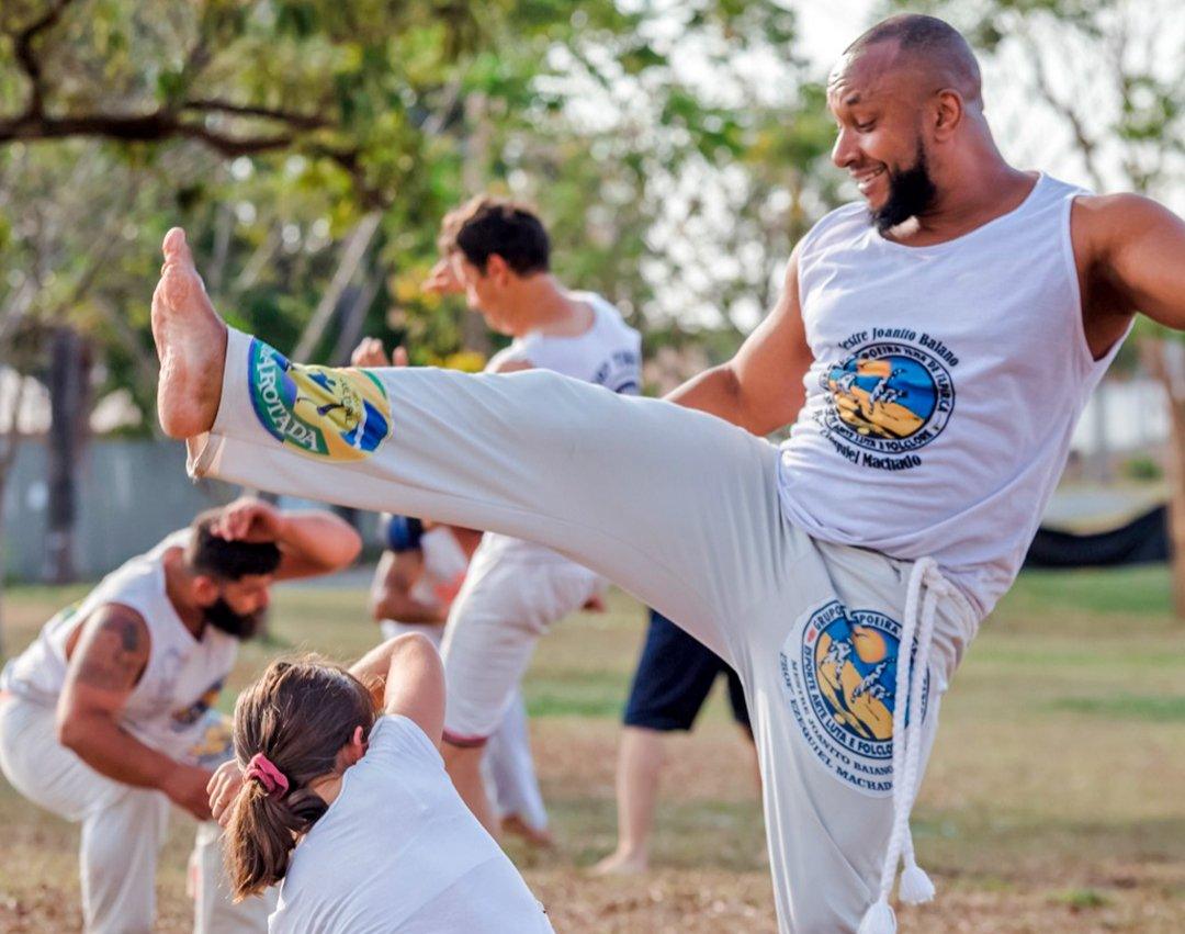Esporte inicia aulas de capoeira e muay thai na segunda-feira