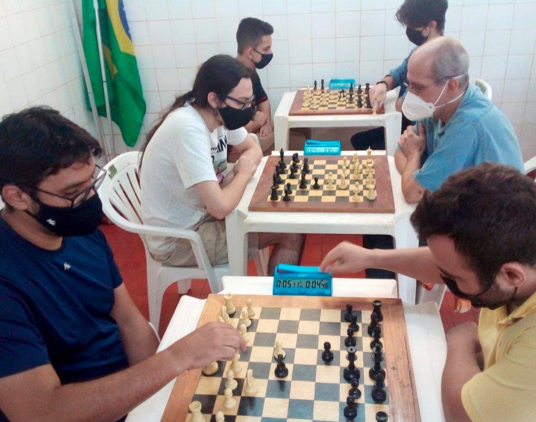 1ª etapa do Circuito Guaçuano de Xadrez Relâmpago reúne 23 enxadristas
