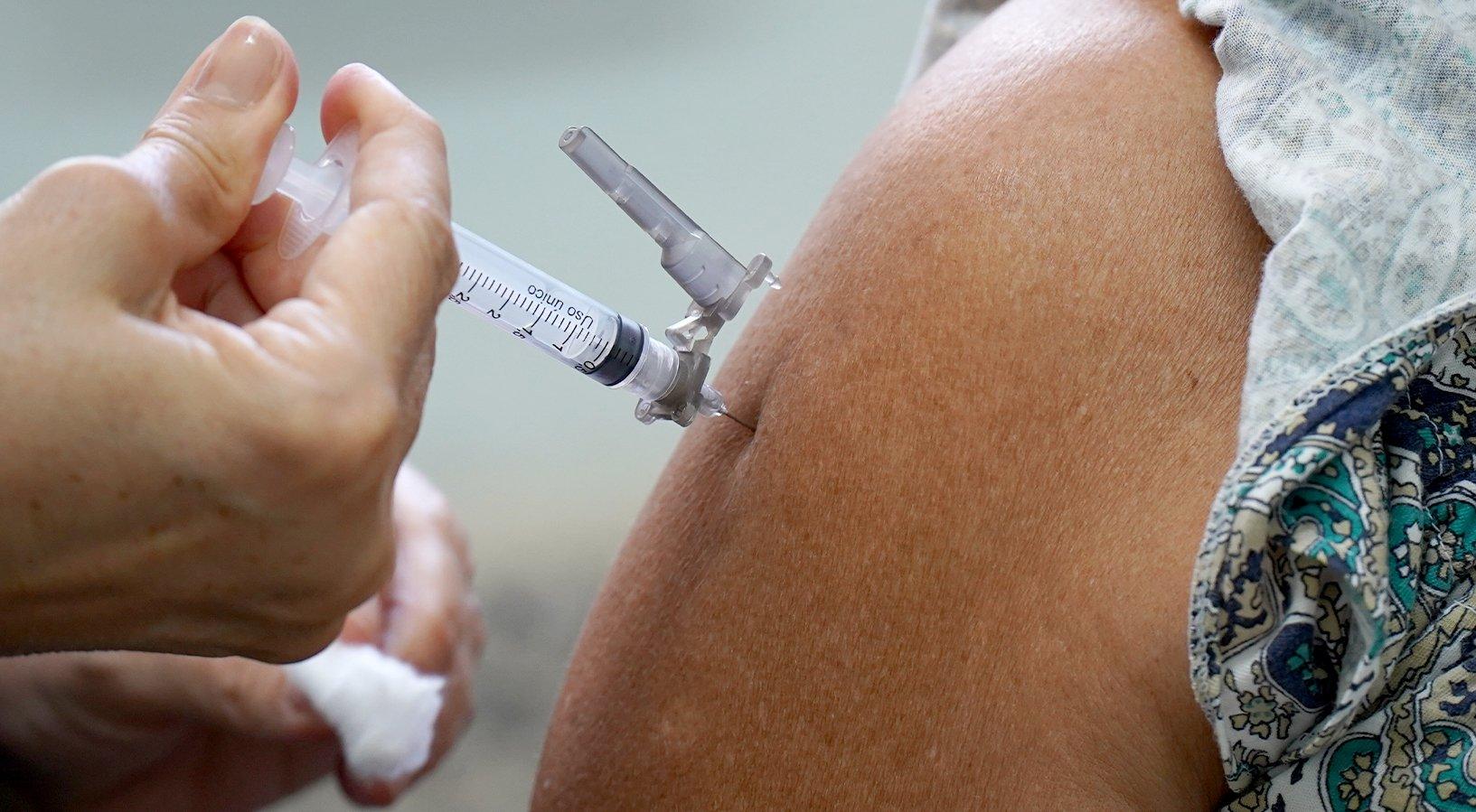 Saúde aplica 5.270 doses no sábado de vacinação contra a gripe e de livre demanda contra Covid-19
