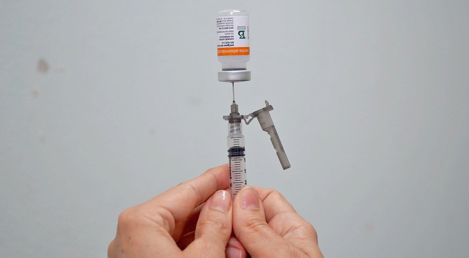 Vacinação contra a influenza em idosos e profissionais da Saúde e contra a Covid-19 acontece no sábado