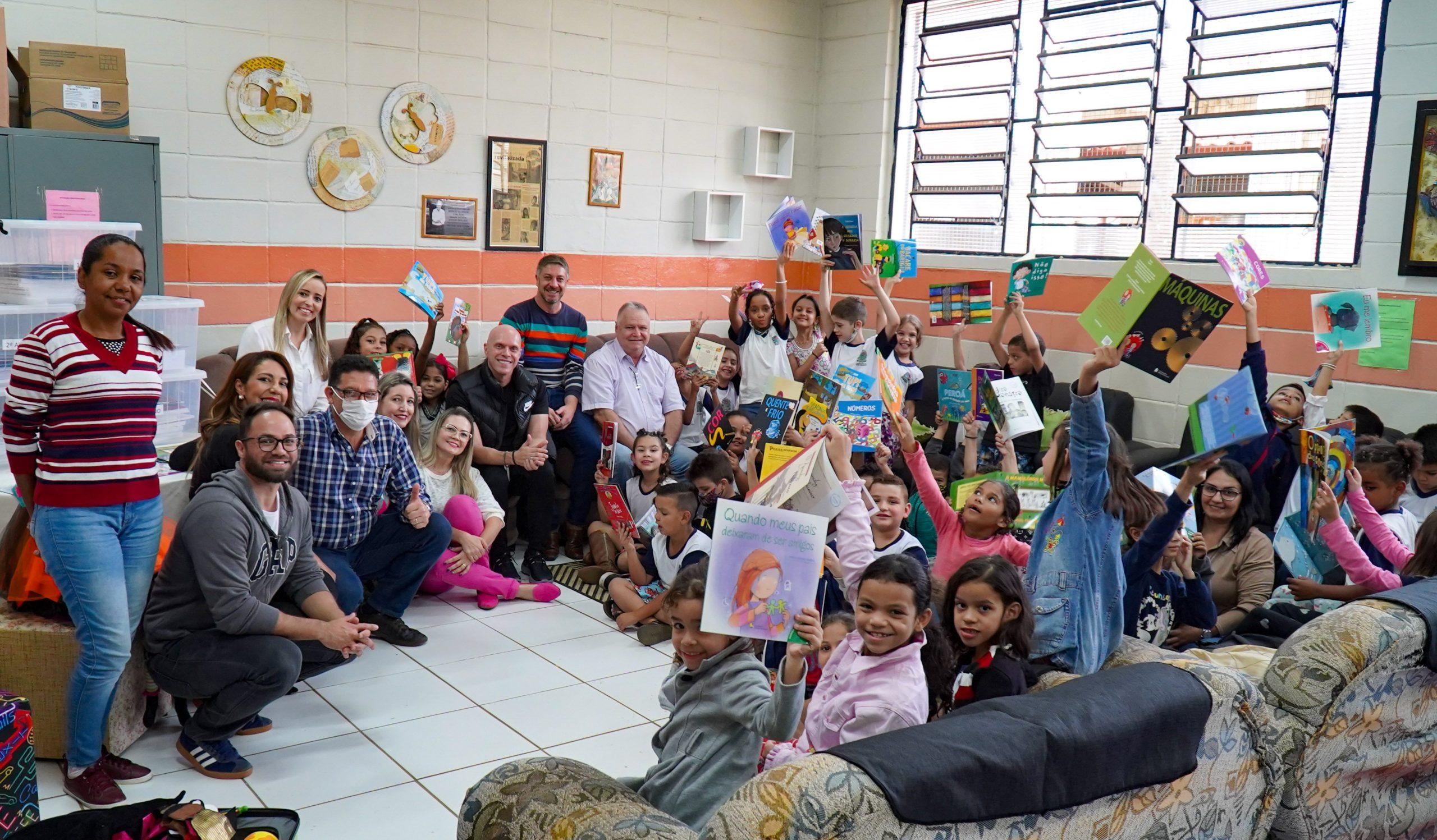 Educação adquire 46 mil livros que serão utilizados nas bibliotecas escolares