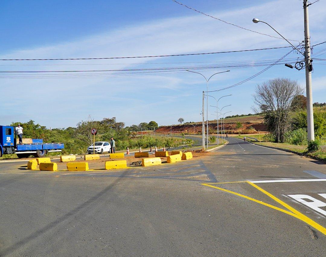 Avenida Alíbio Caveanha ganha nova rotatória para maior fluidez ao trânsito