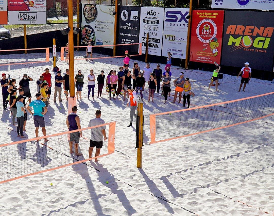 Professores de educação física participam de oficina de beach tennis